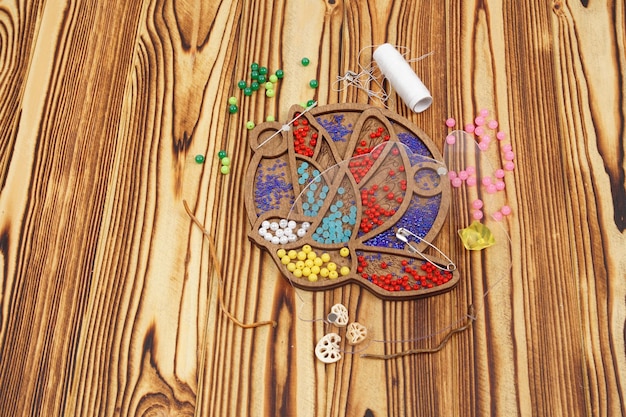 zestaw nici i tamborków